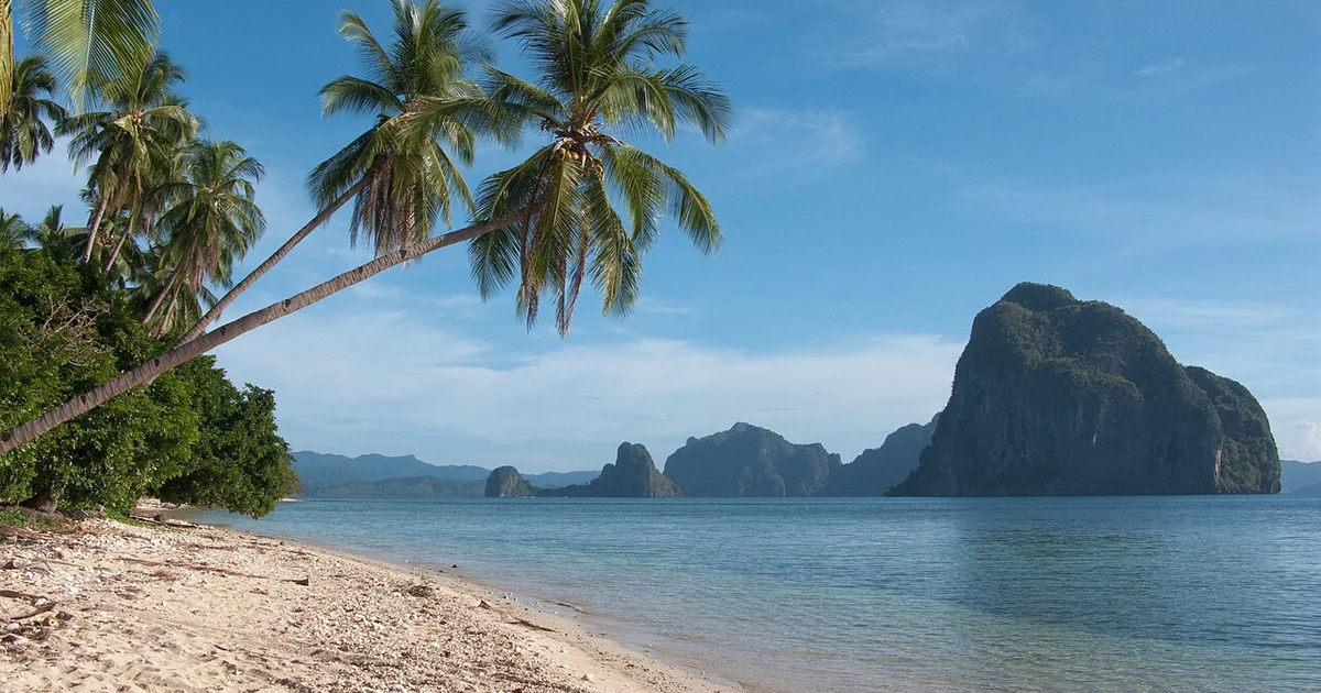Part of minor tectonic Sunda Plate. Islands, islets, karst formations, limestone towers, remote lagoons, irregular coastlines, coral, crystal clear water, pure tropical bliss. Corong Corong Beach, El Nido, Palawan Island, Philippines.
